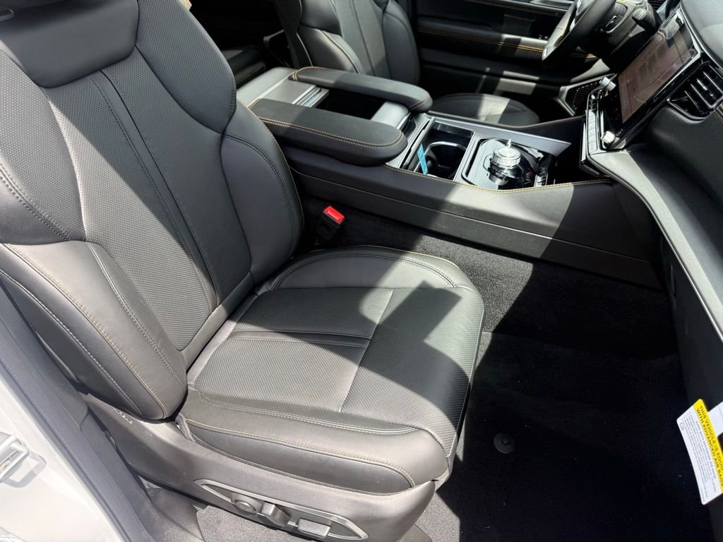New 2026 Bright White Clear-Coat Exterior Paint Jeep 85th Anniversary Edition image 64