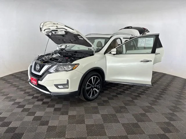 Used 2020 White Nissan SL image 10