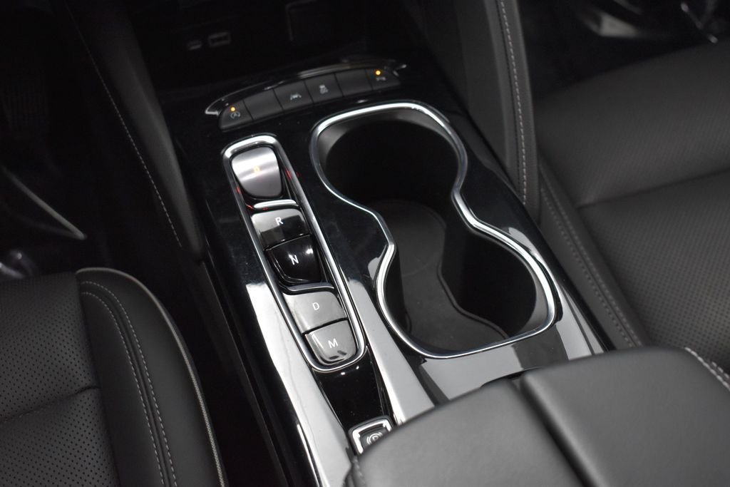 Used 2023 Summit White Buick Essence image 20