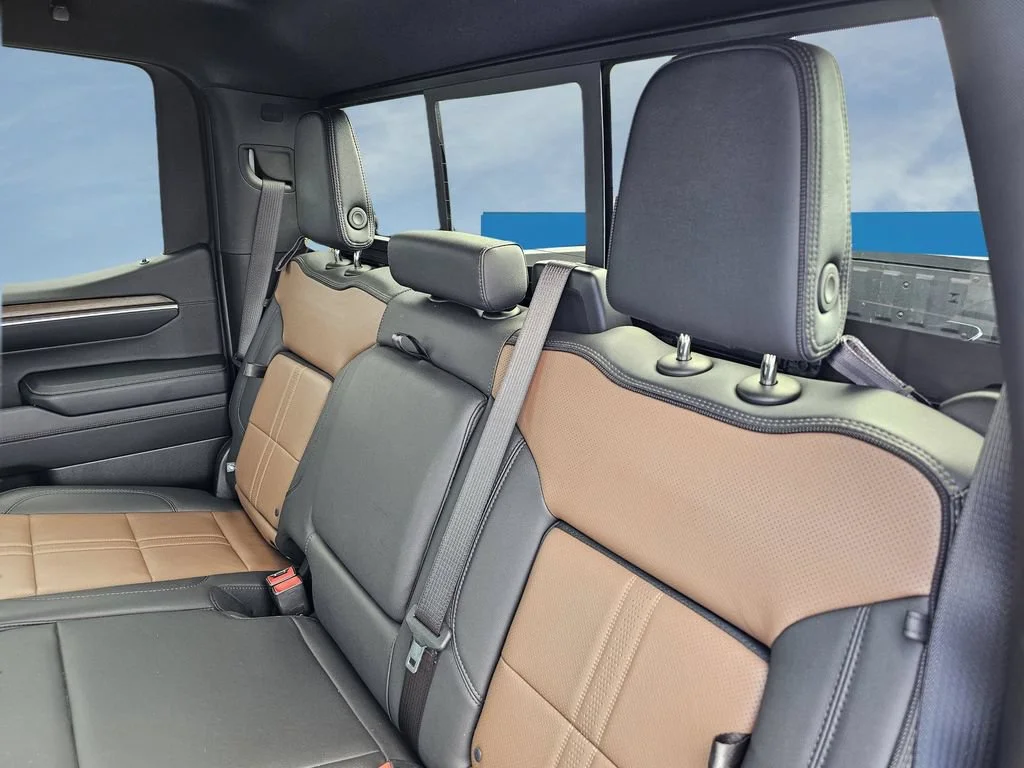 Used 2025 Sterling Gray Metallic Chevrolet High Country image 34