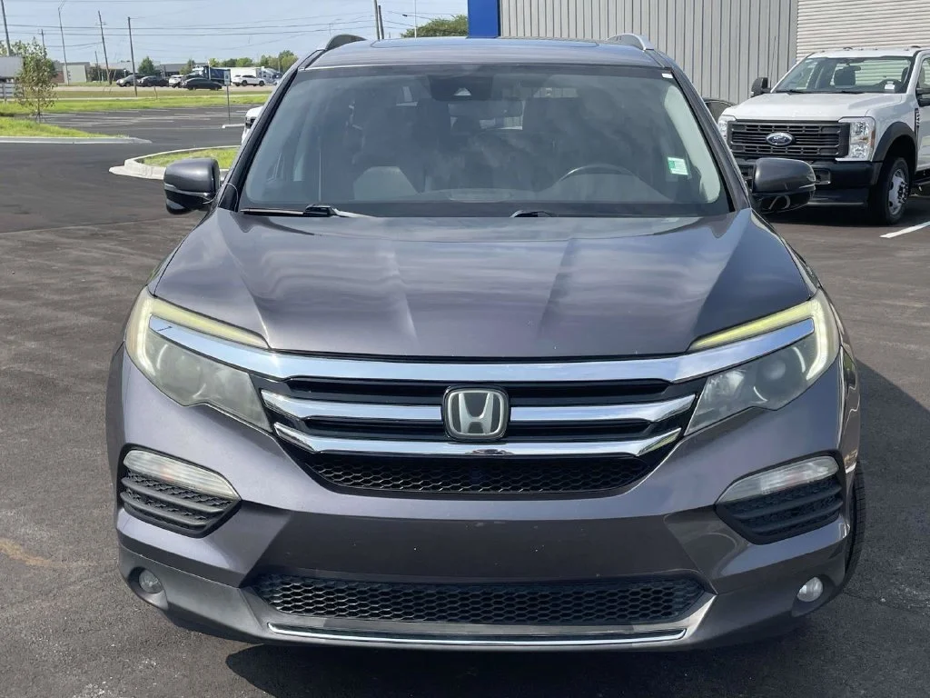 Used 2017  Honda Touring image 8
