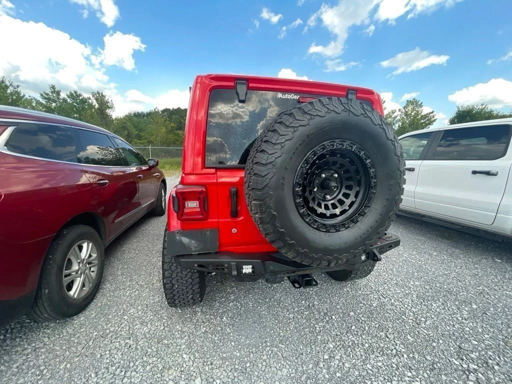 Used 2018 Red Jeep Unlimited Sahara image 18
