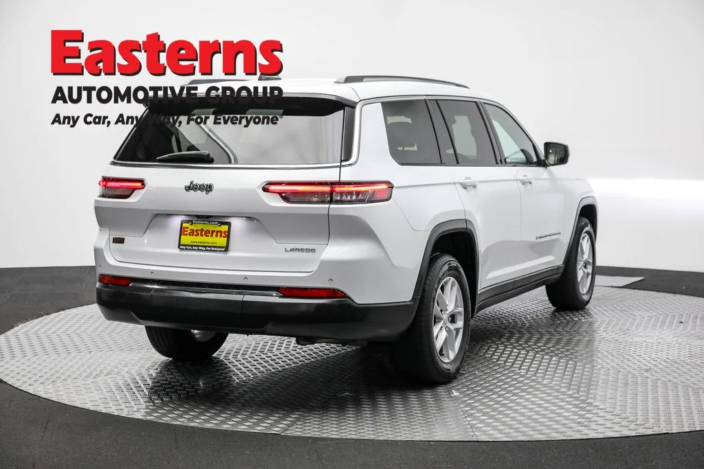 Used 2023 White Jeep Laredo image 5