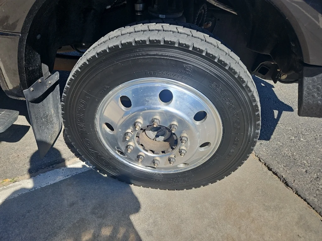 Used 2017 Shadow Black Ford Platinum image 33