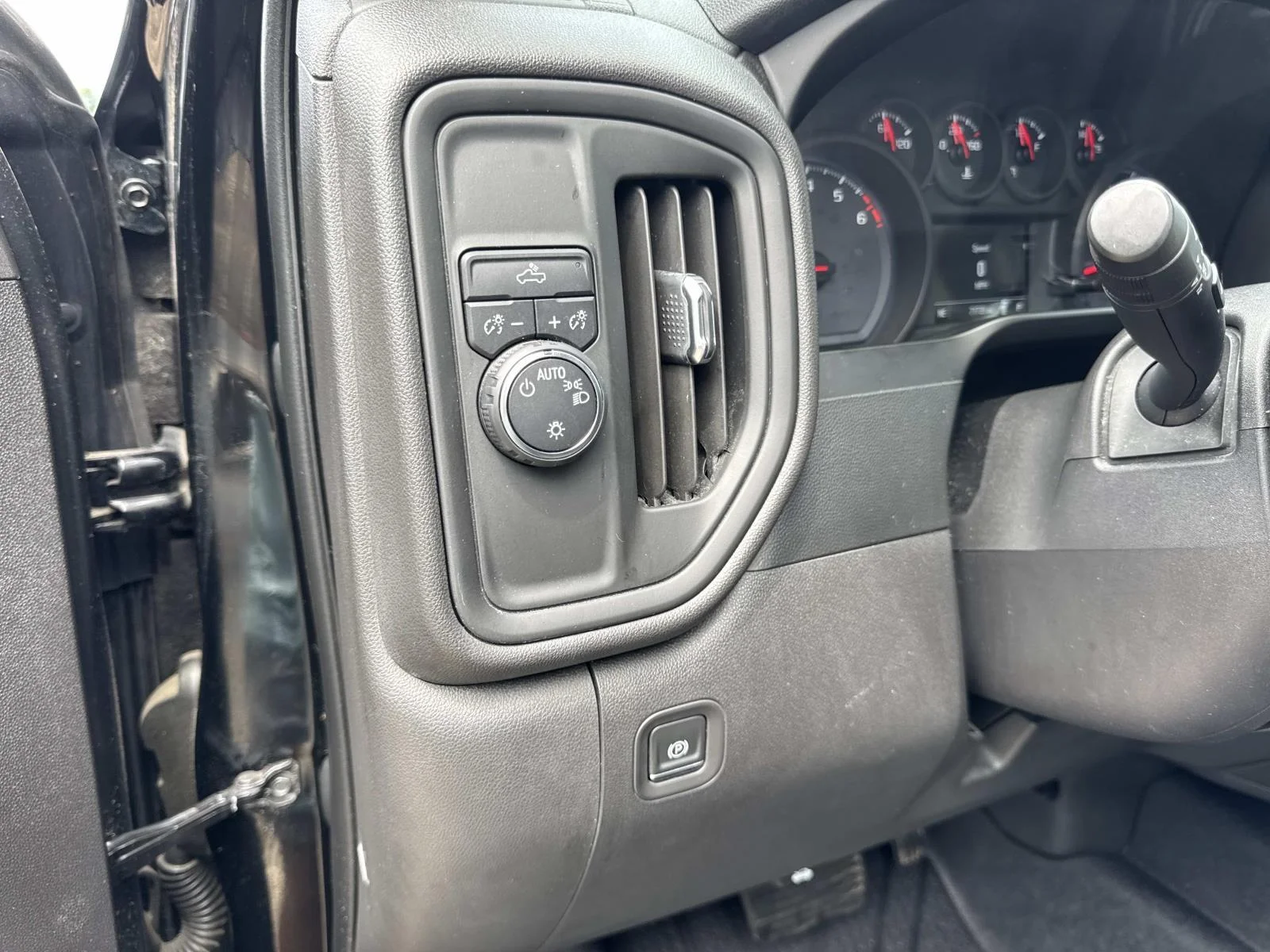 Used 2019 BLACK Chevrolet Custom image 20