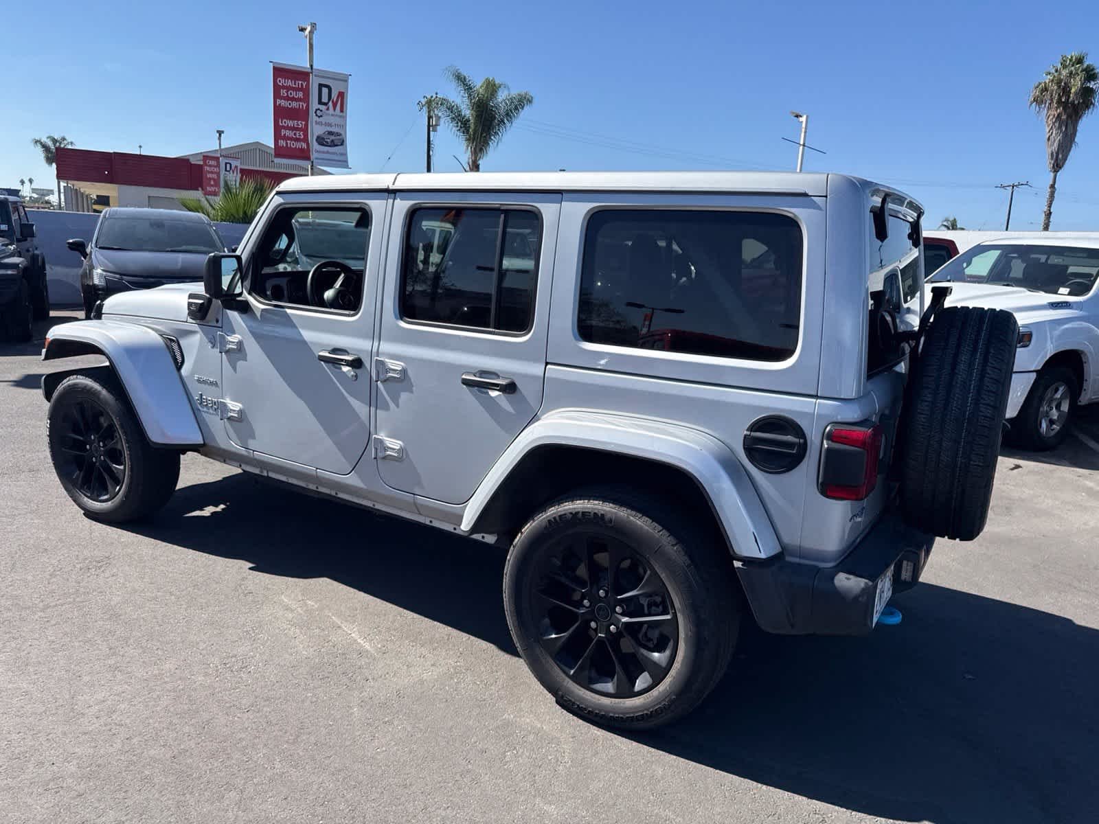 Used 2024 Silver Zynith Clearcoat Jeep Sahara image 24