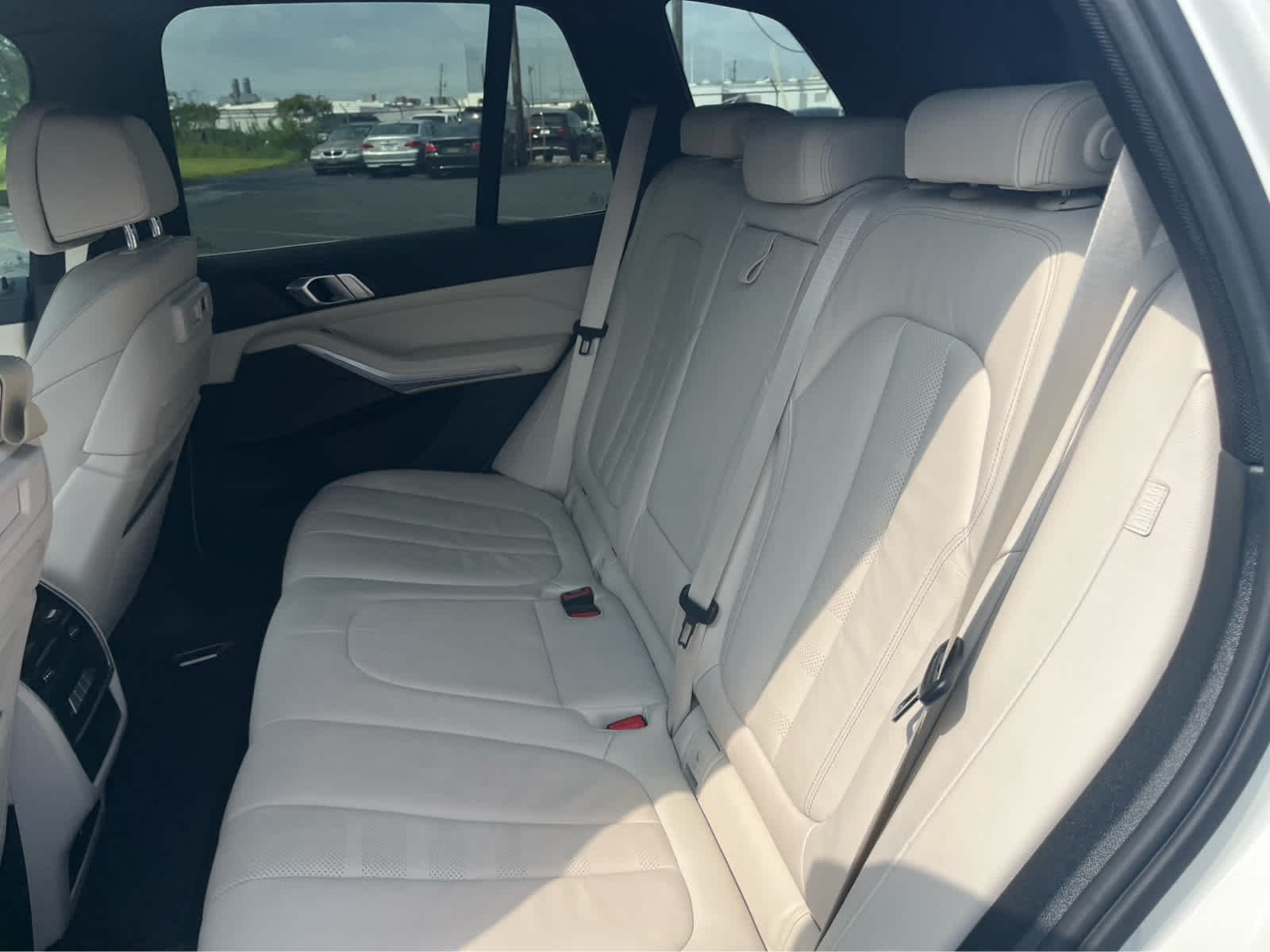 Used 2020 Alpine White BMW sDrive40i image 7