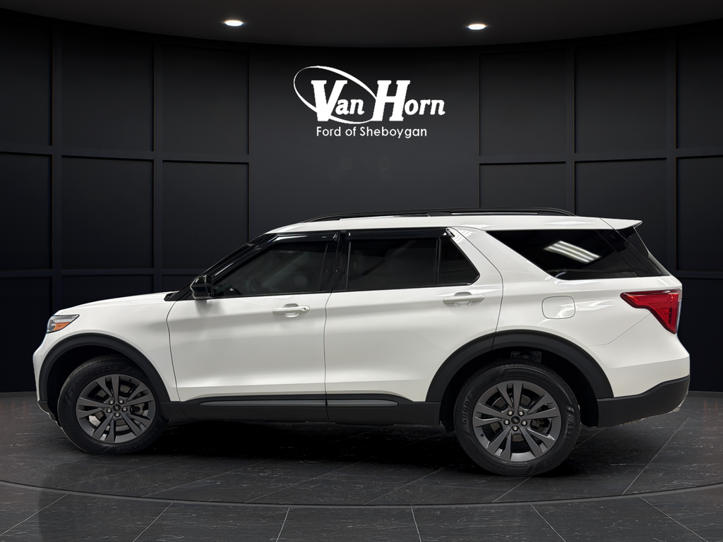 Used 2023 Star White Metallic Tri-Coat Ford XLT image 4