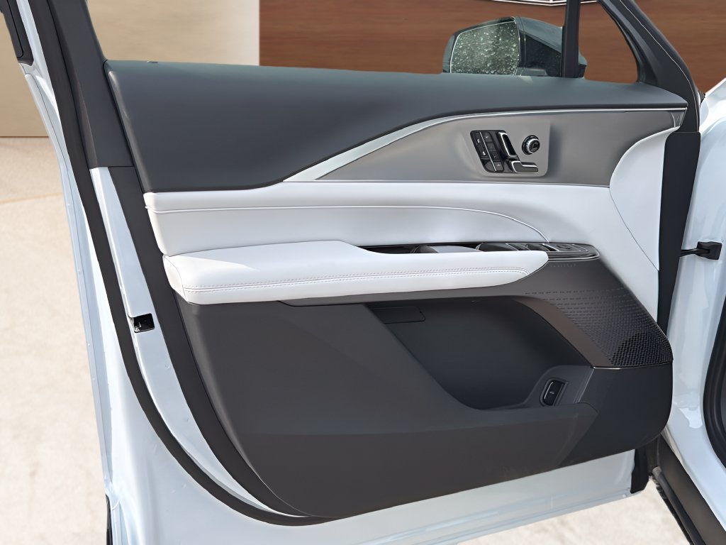 2027 Cadillac LYRIQ Luxury - Photo 8