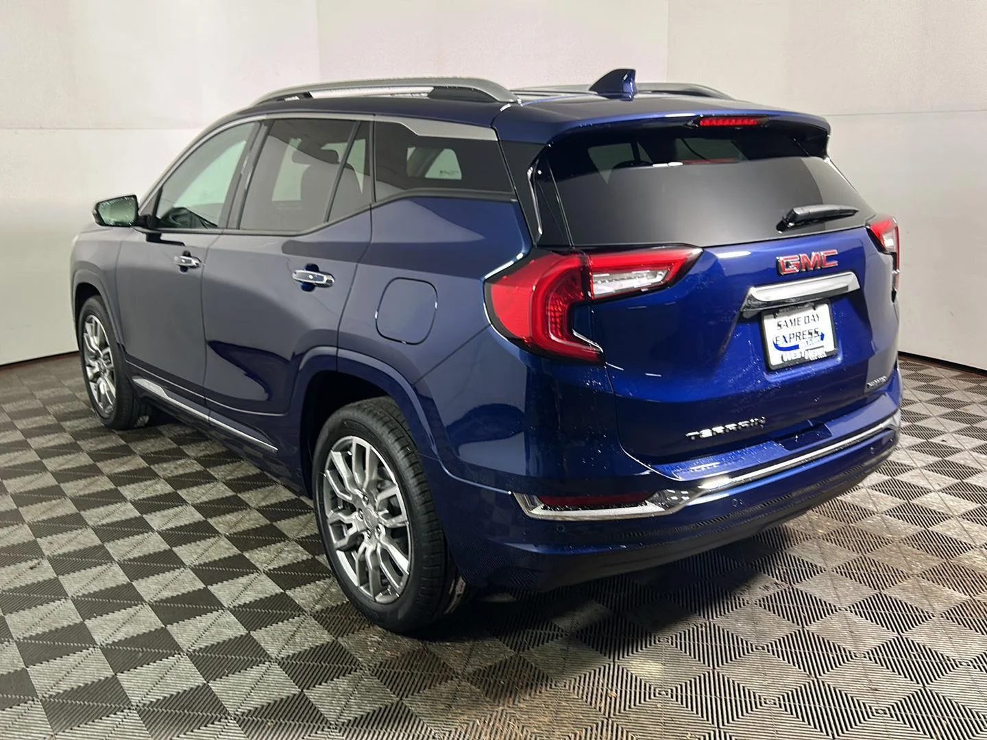 Used 2022 Marine Metallic GMC Denali image 10
