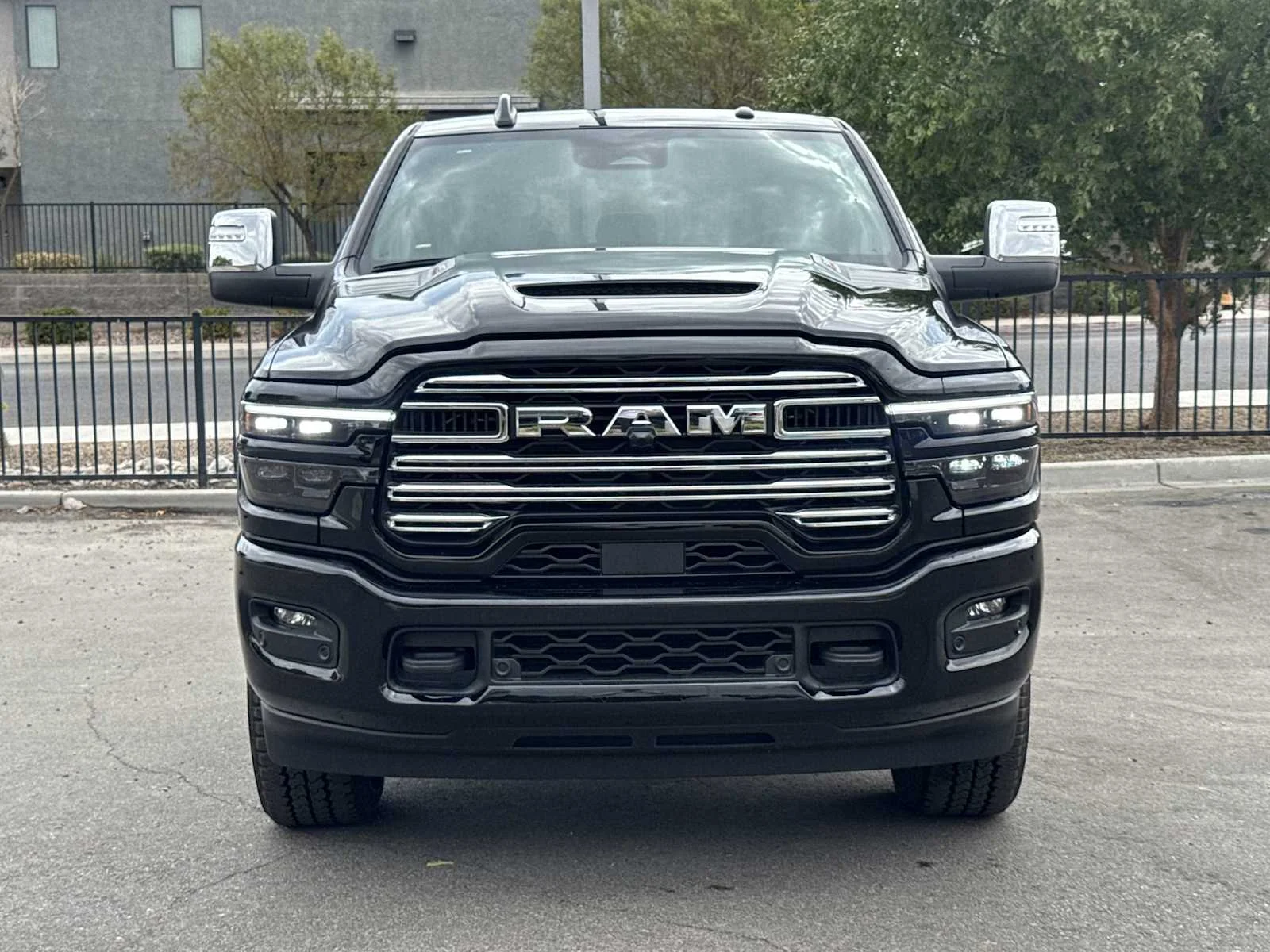 New 2026 Diamond Black Crystal Pearl-Coat Exterior Paint RAM Laramie image 3