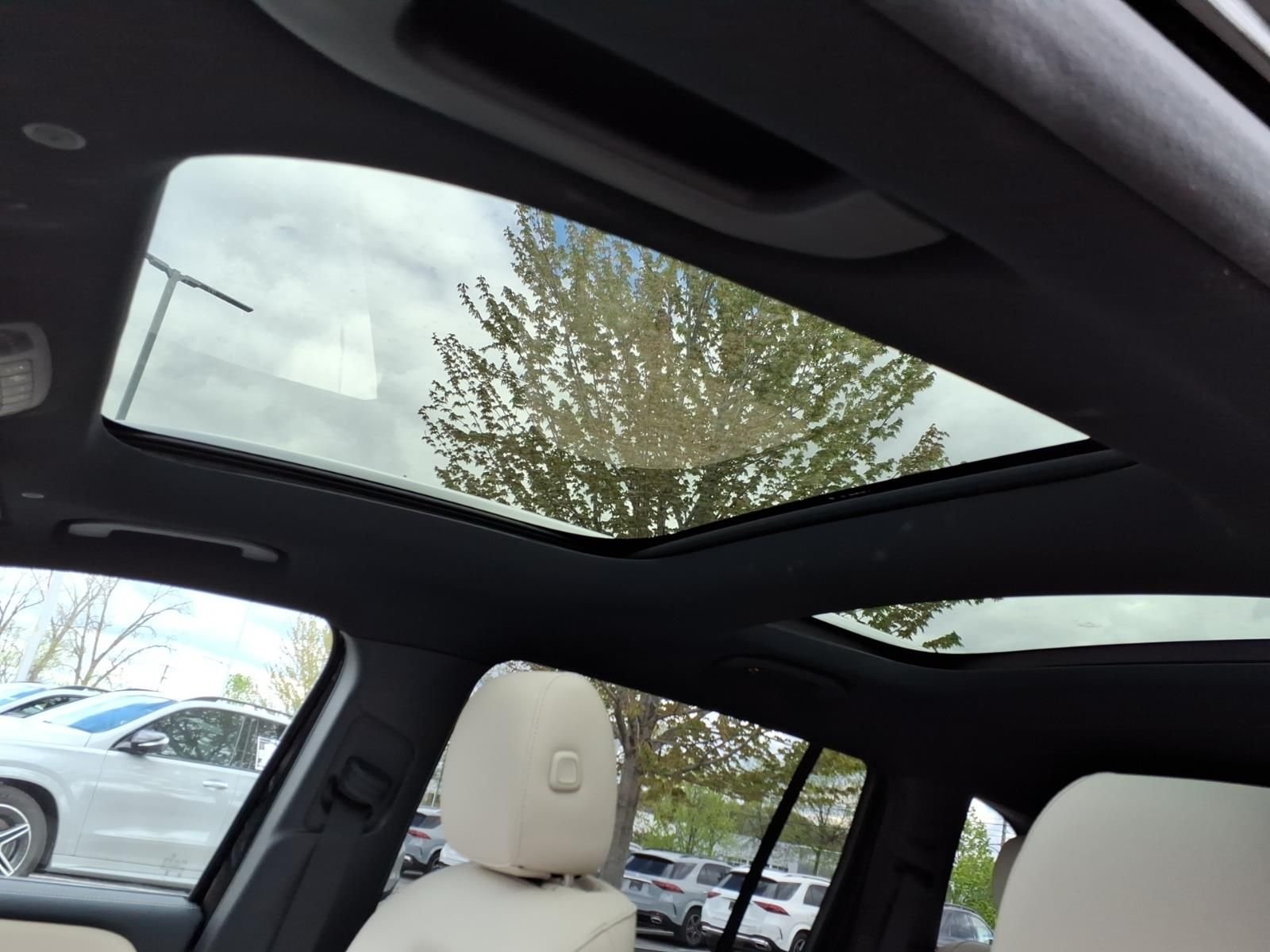Certified Used 2025  Mercedes-Benz 350 image 12
