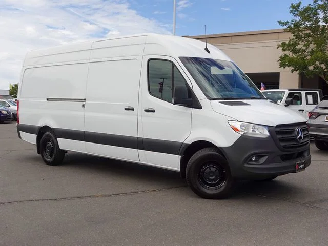 Used 2023  Mercedes-Benz Cargo 170 WB image 5
