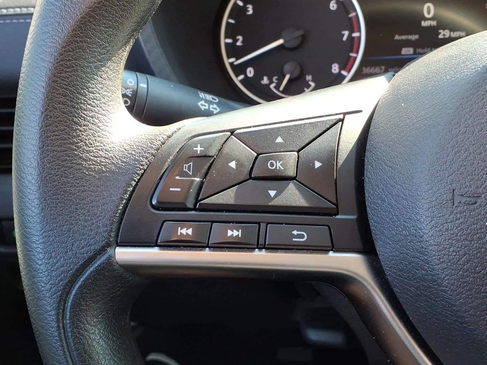 Used 2025 Aspen White Tricoat Qac Nissan SV image 23