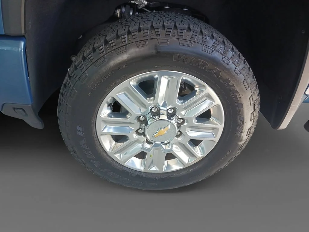 Used 2024 Lakeshore Blue Metallic Chevrolet High Country image 15