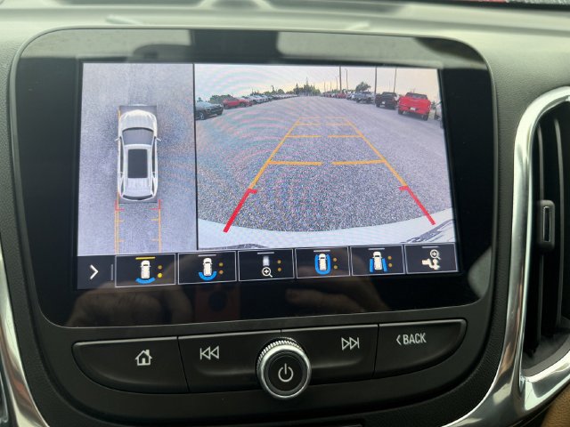 Used 2021 IRIDESCENT PEARL TRICOAT Chevrolet Premier image 23