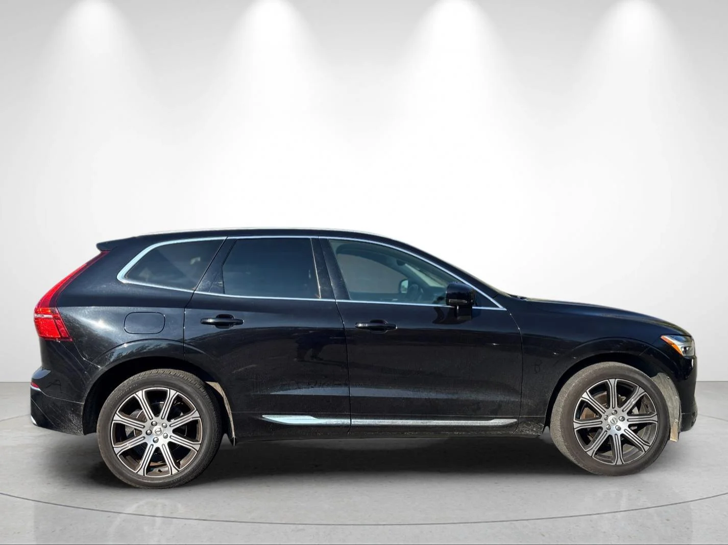 Used 2021 Onyx Black Metallic Volvo Inscription image 6