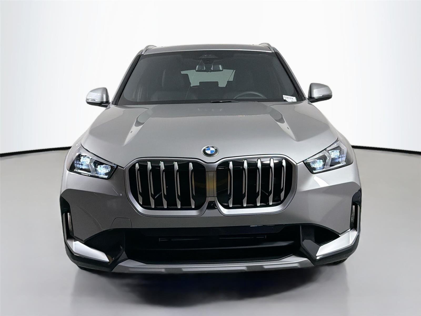 New 2026 Space Silver Metallic BMW xDrive28i image 4