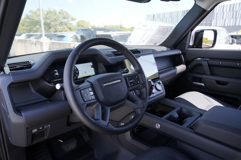 Used 2026 Black Land Rover X-Dynamic SE image 9