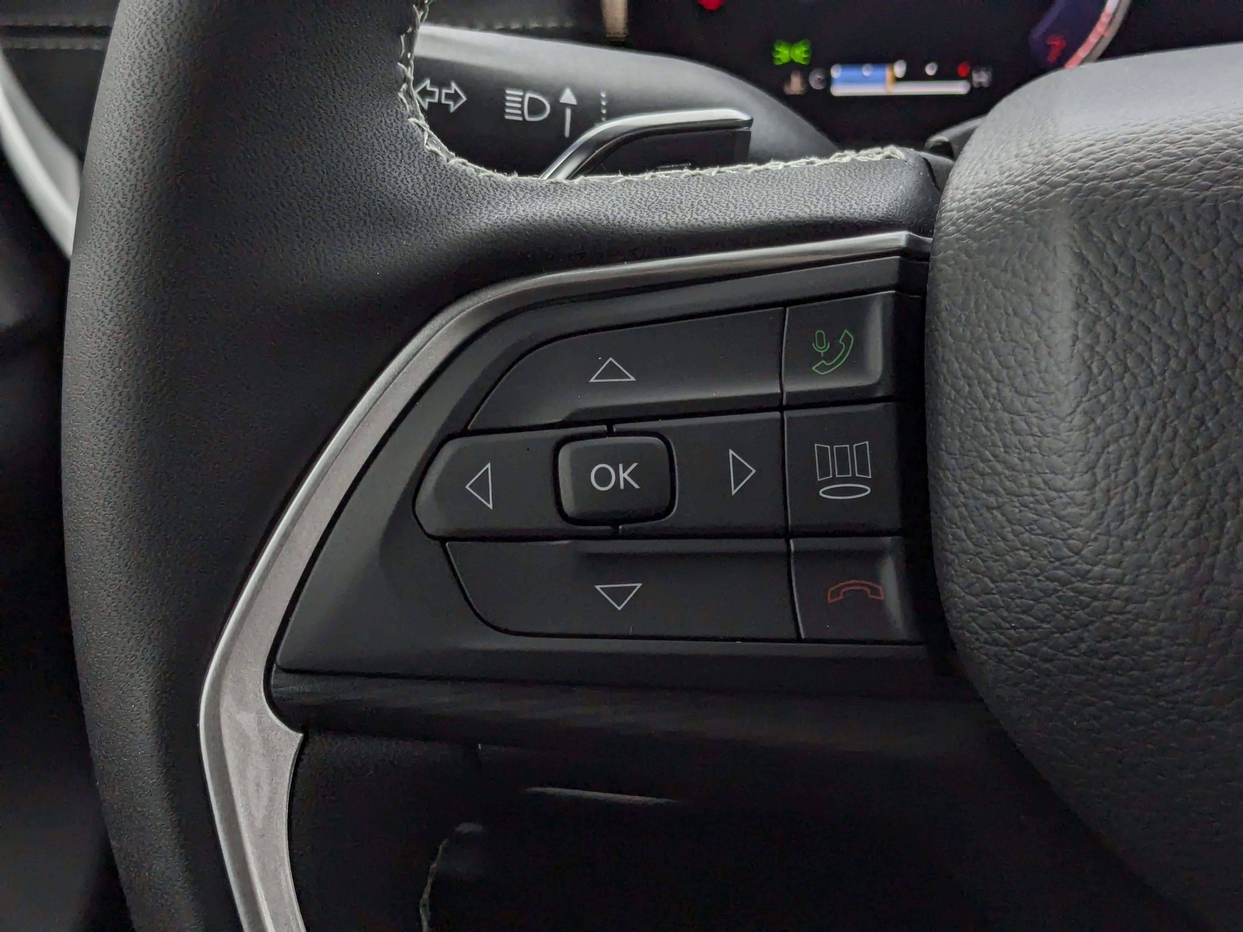 New 2025 White Jeep Laredo - - HEATED SEATS & STEERING - ADAPTIVE CRUISE - LED LIGHTING & TONS MORE! image 17
