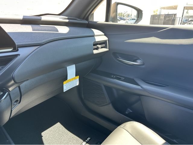 2026 Lexus UX Hybrid 300h - Photo 24