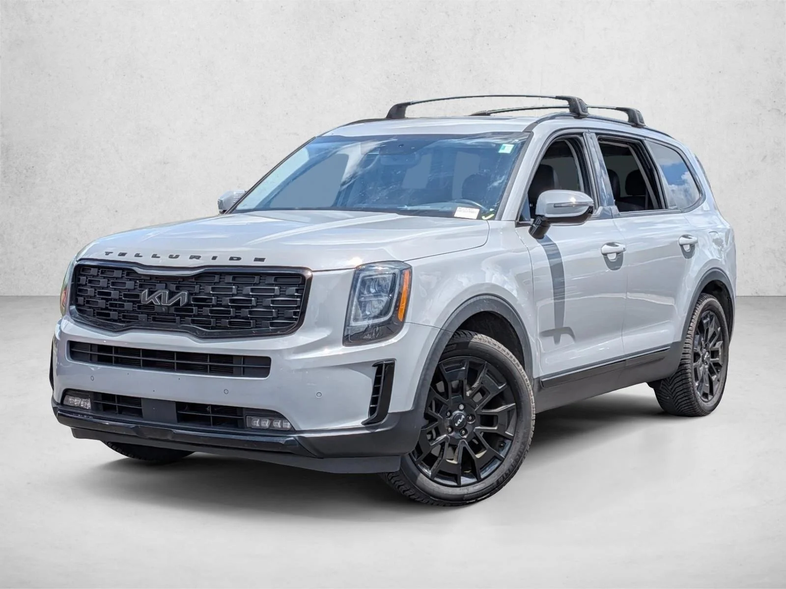 Used 2022 Wolf Gray Kia SX image 1