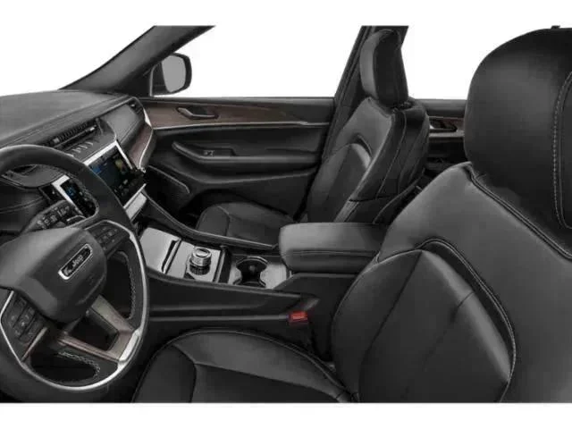 New 2027 Sting-Gray Clearcoat Jeep Laredo Altitude image 6
