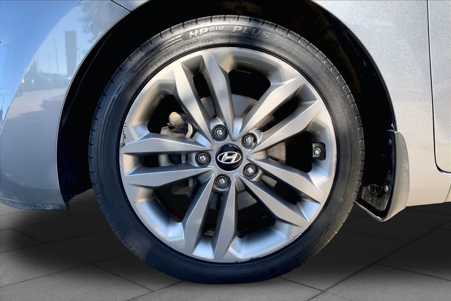 Used 2016 Galactic Gray Hyundai  image 11