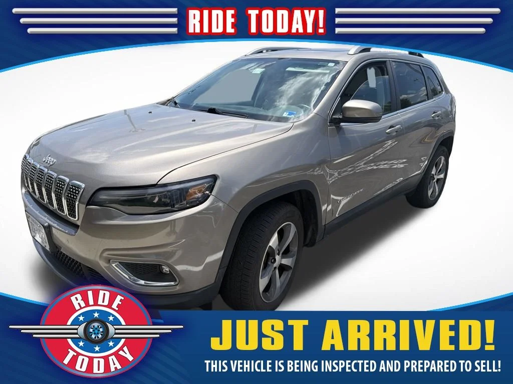 Used 2019 Beige Jeep Limited image 1