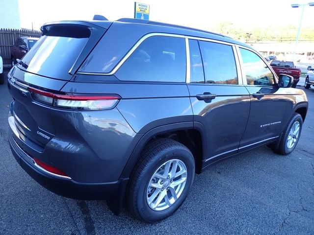 New 2025 Baltic Gray Metallic Clear-Coat Exterior Paint Jeep Laredo X image 7
