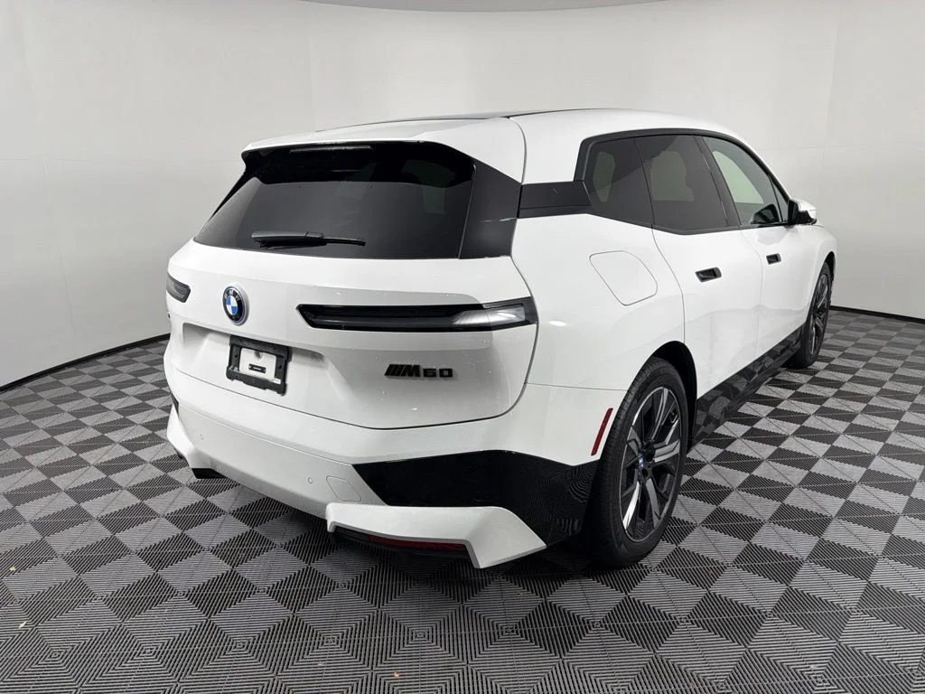 Used 2024 White BMW M60 image 5