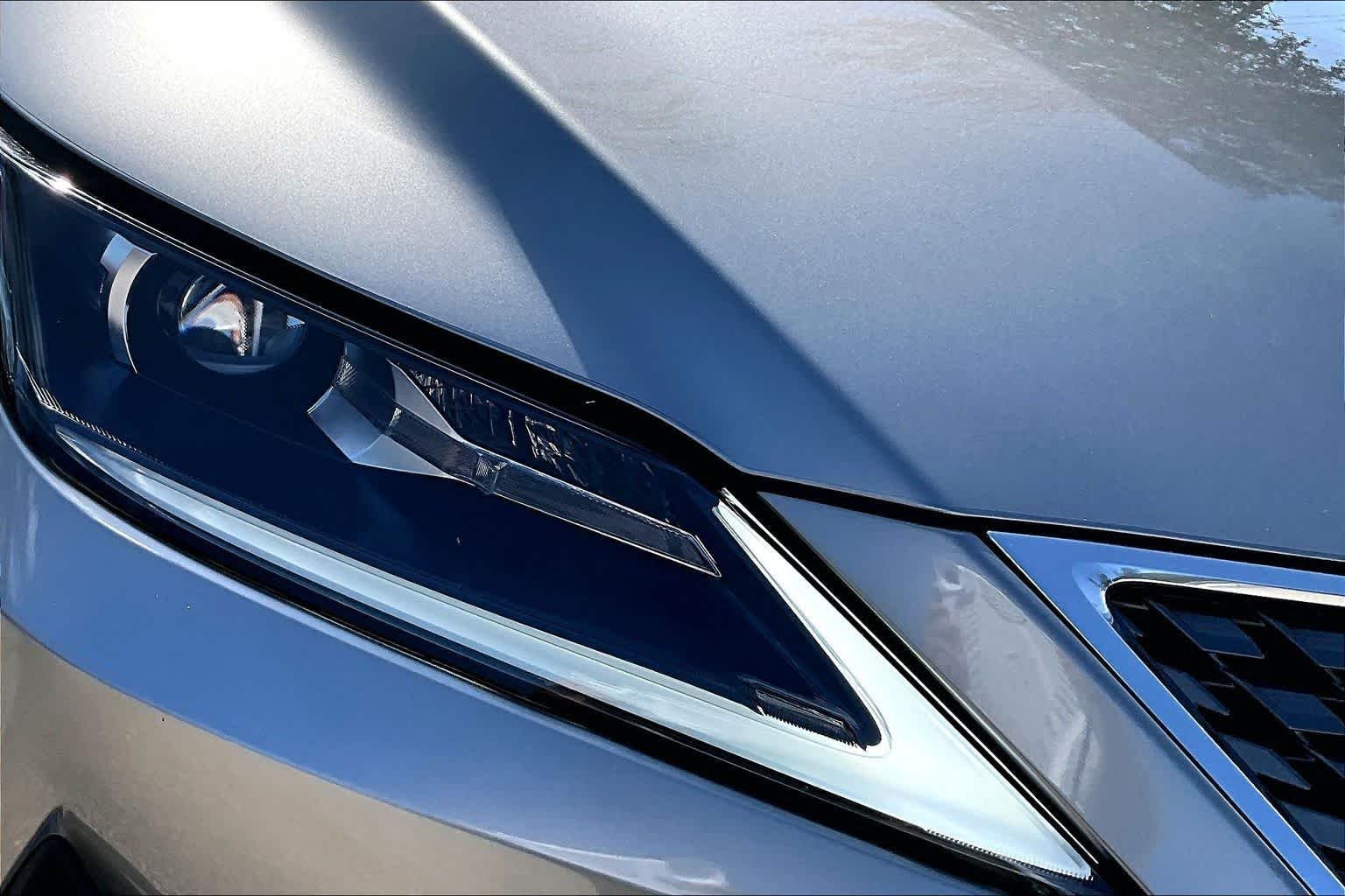 Used 2020 Atomic Silver Lexus  image 28