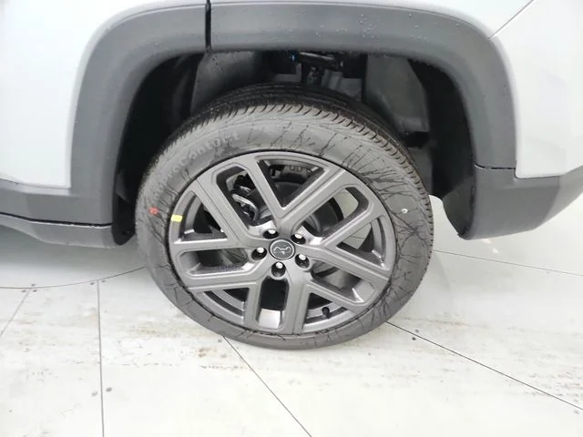 New 2026 Silver Jeep Latitude image 31