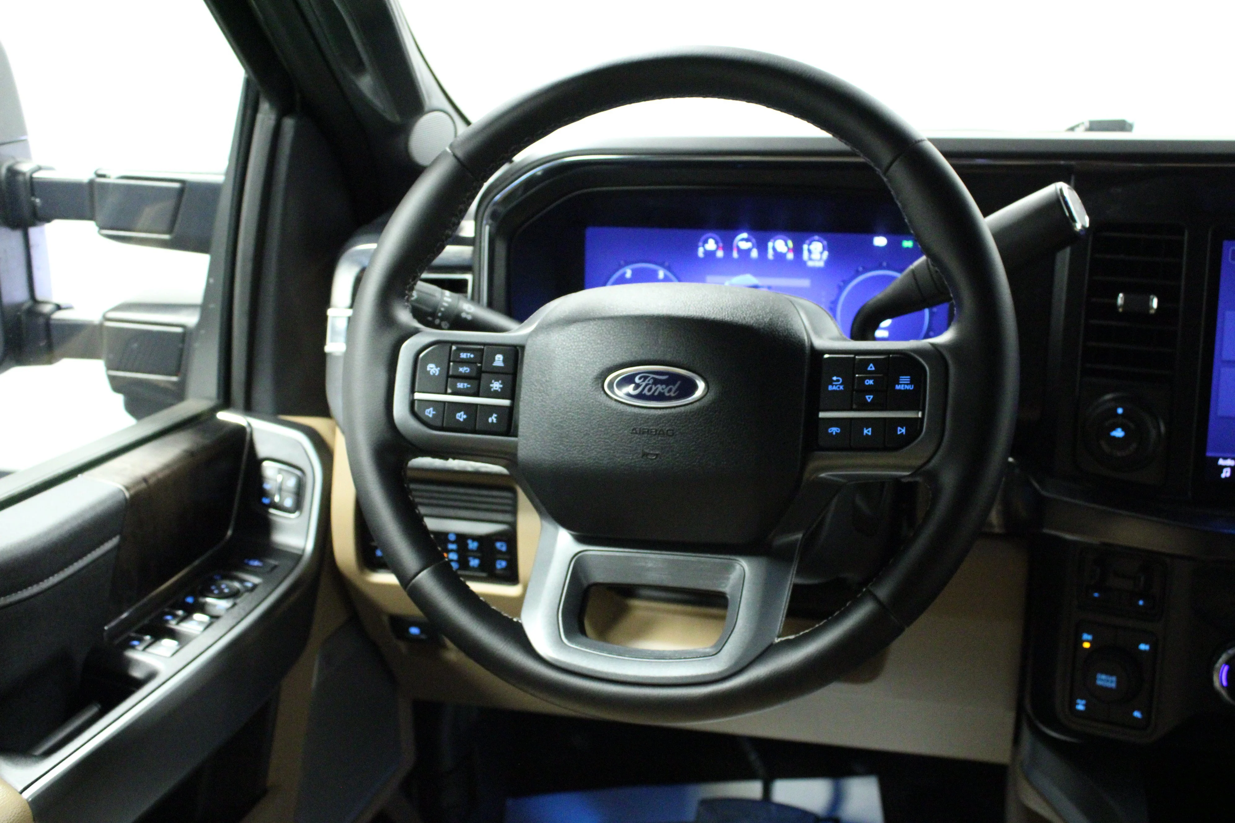 Used 2025 Carbonized Gray Metallic Ford LARIAT image 19
