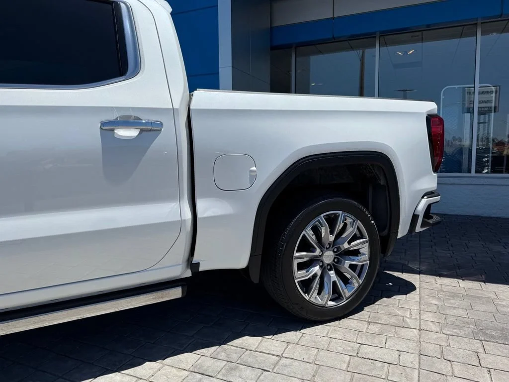 Used 2024 White Frost Tricoat GMC Denali image 6