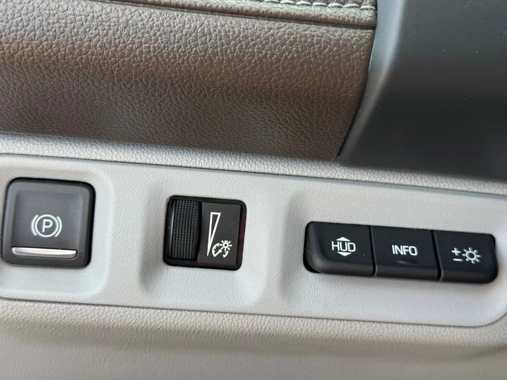 Used 2020 White GMC SLT image 19