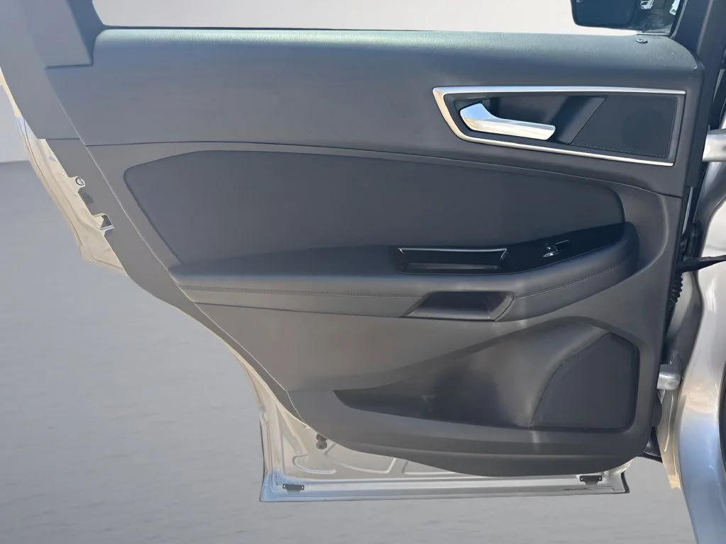 Used 2018  Ford SEL image 29
