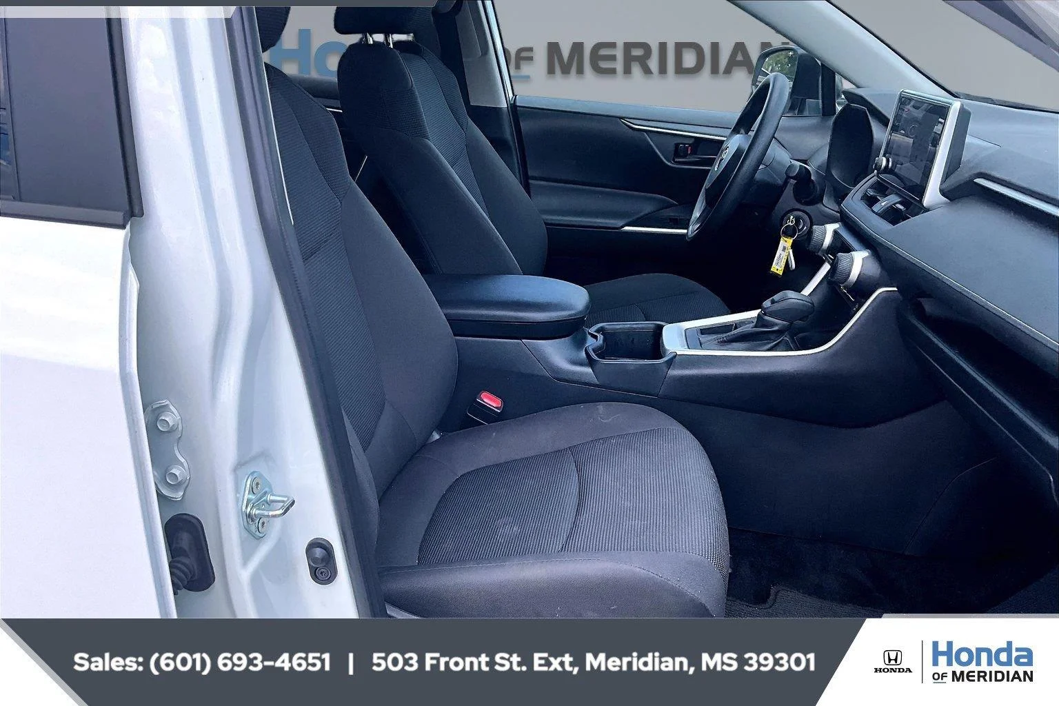 Used 2025 Ice Cap Toyota LE image 6