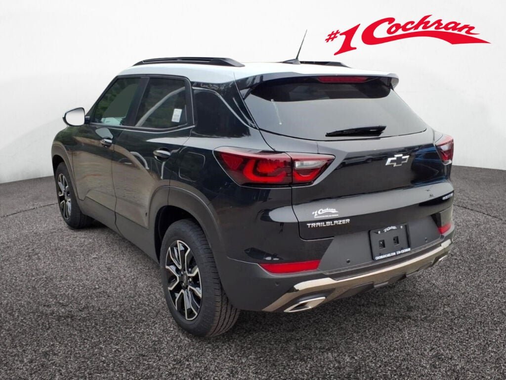 New 2026 Mosaic Black Metallic Chevrolet ACTIV image 4