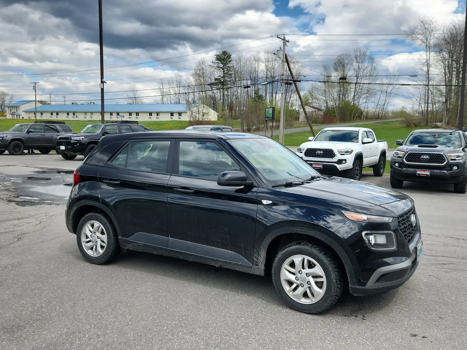 Used 2022 Hyundai Venue SE with VIN KMHRB8A30NU134432 for sale in Oakland, ME