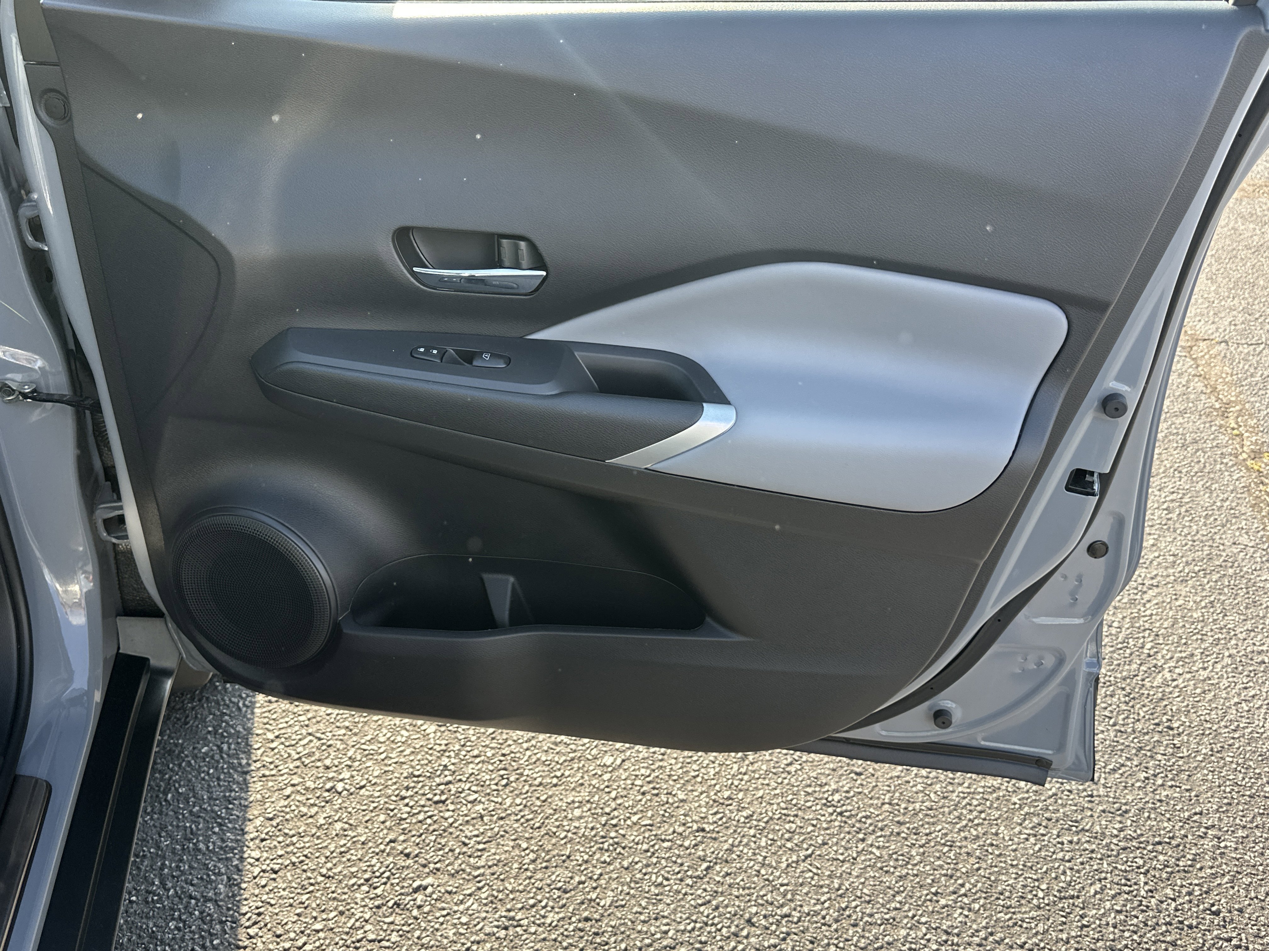 Used 2023 Gray/Super Black Nissan SR image 15