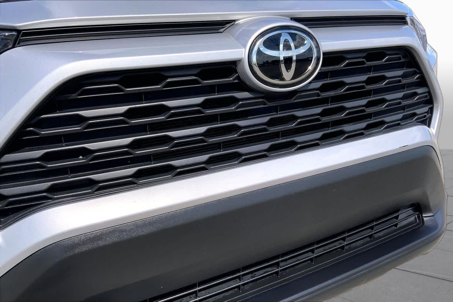 Used 2024 Silver Sky Metallic Toyota XLE image 29