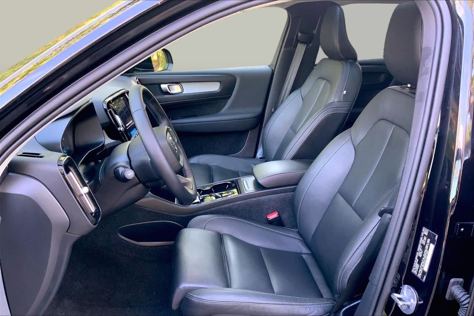 Used 2024 Onyx Black Metallic Volvo Plus Bright Theme image 8