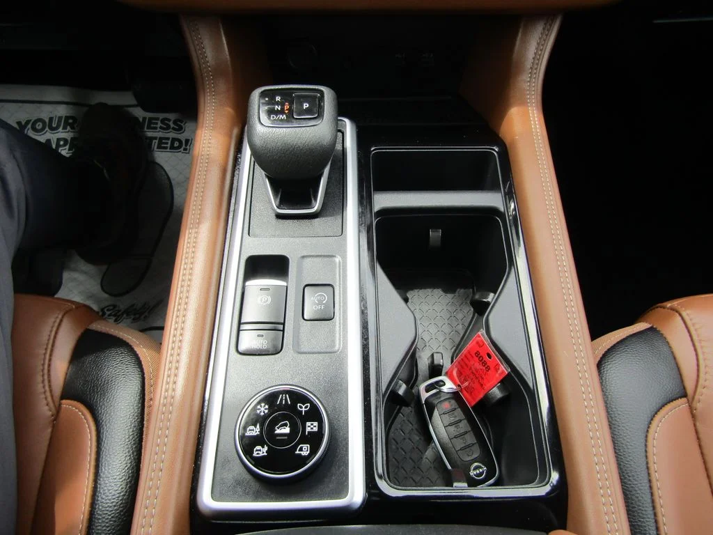 Used 2025 Obsidian Green Pearl Nissan Platinum image 37