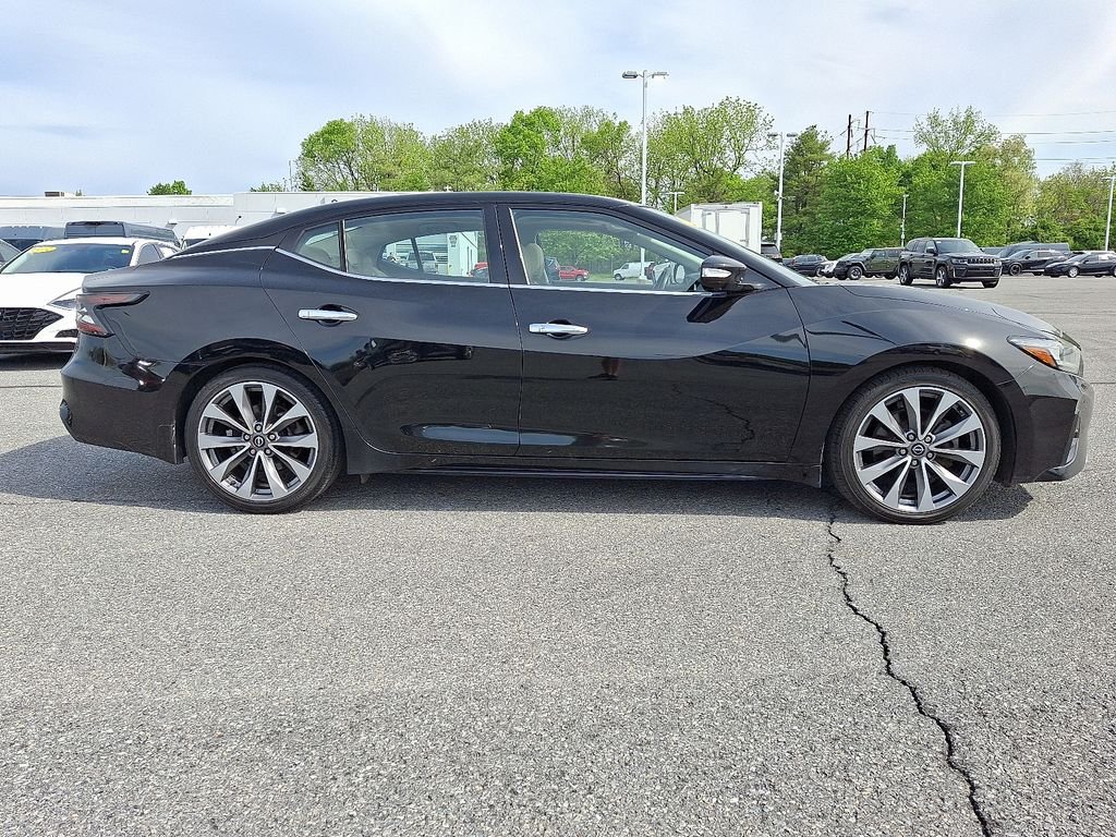 Used 2023 Black Nissan Platinum image 8