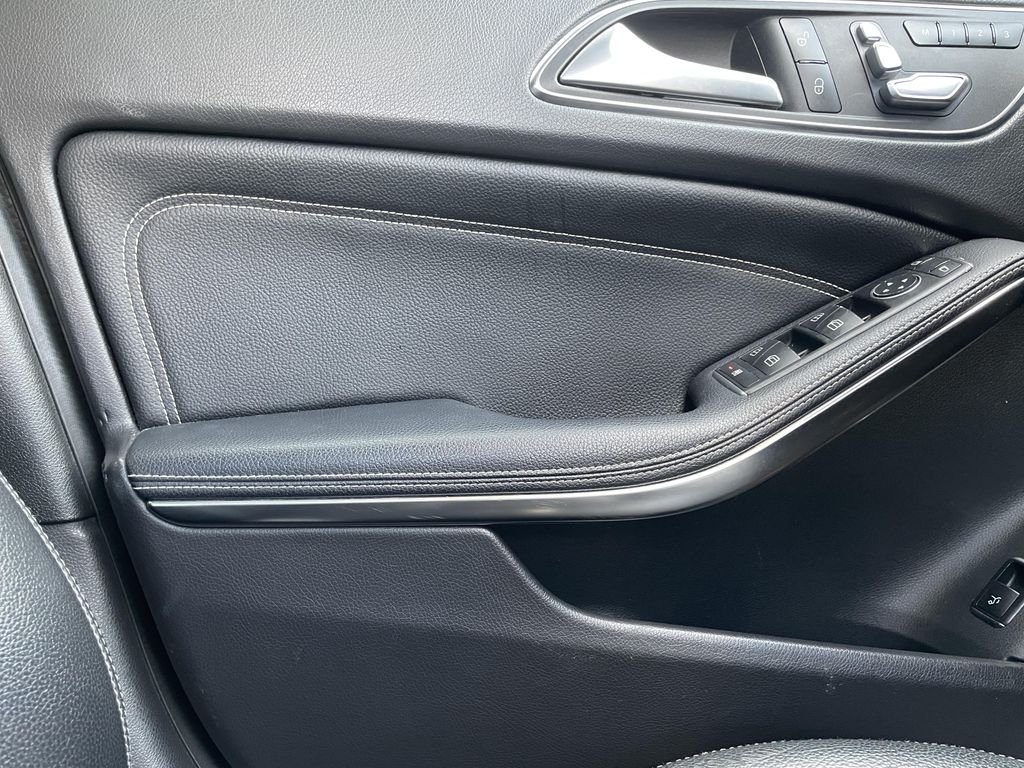 Used 2018 Gray Mercedes-Benz GLA 250 image 14