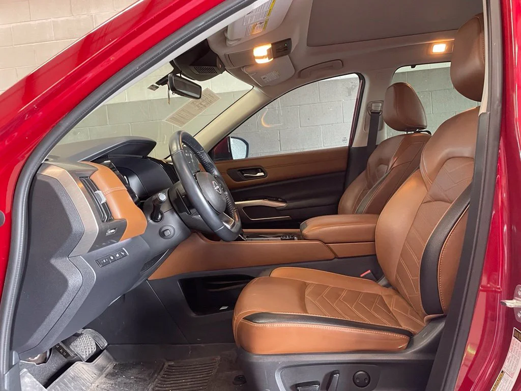 Used 2023 Red Nissan Platinum image 10