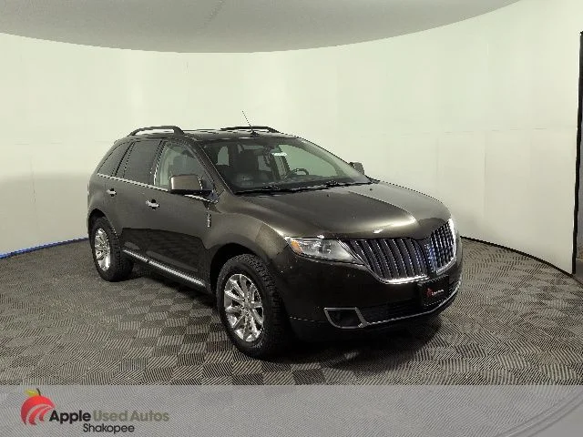 Used 2011  Lincoln Base image 1