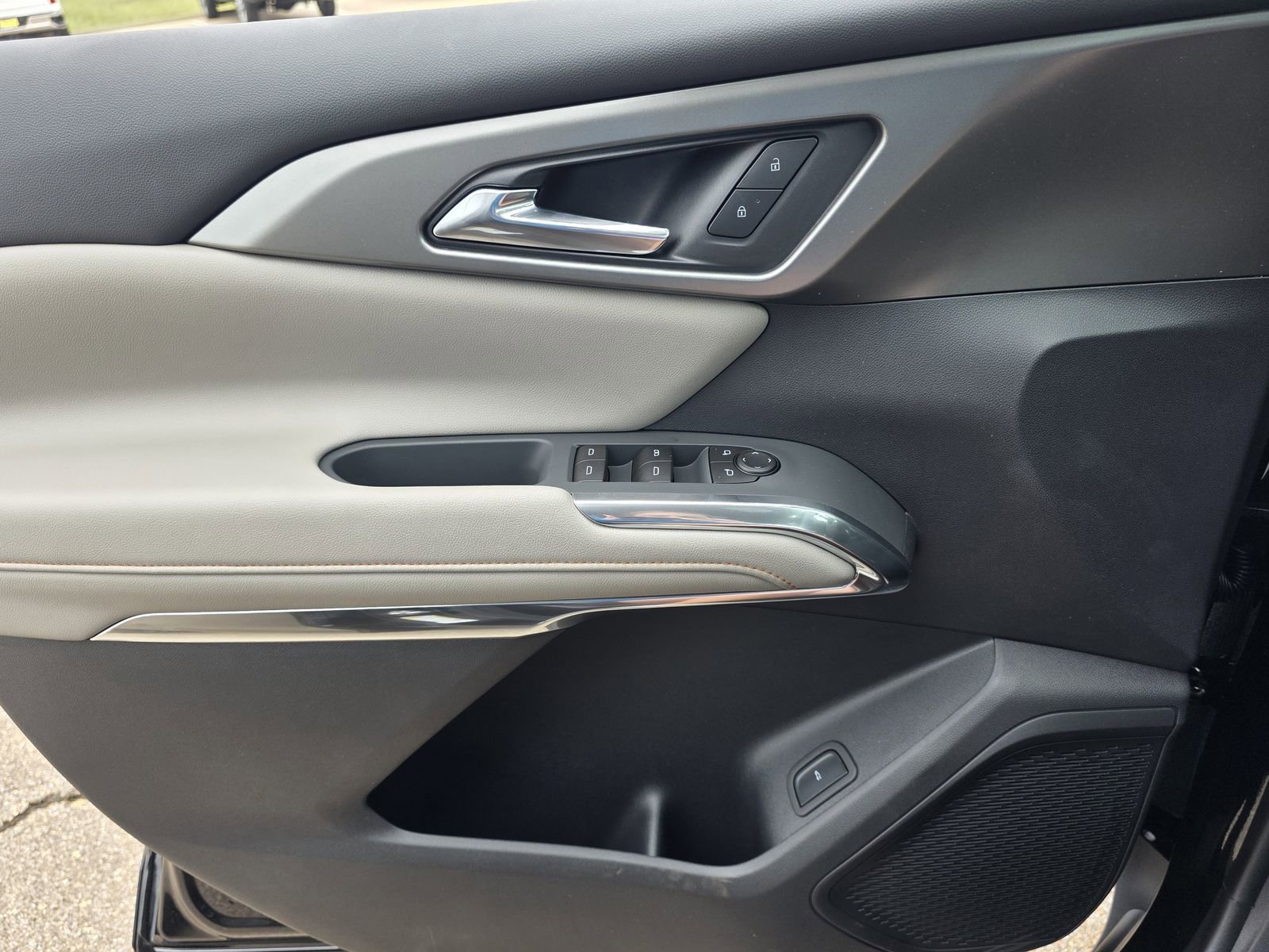 New 2026 Mosaic Black Metallic Chevrolet LT image 18