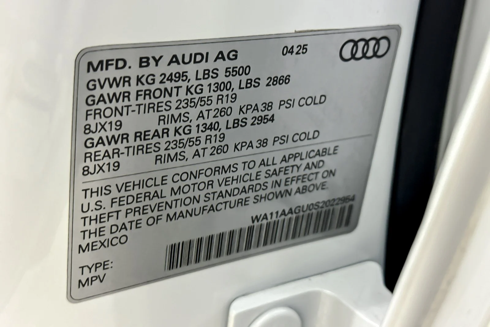 Used 2025 Glacier White Metallic Audi Premium 2.0 TFSI quattro image 27